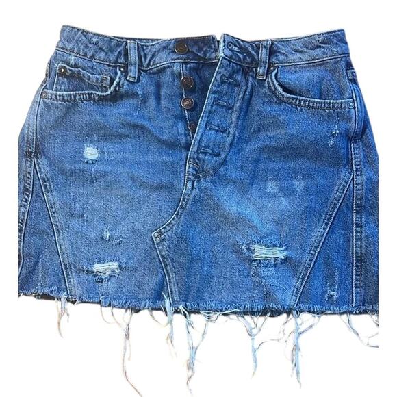 WE THE FREE Frayed Hem Denim Miniskirt size 27 - Picture 2 of 6